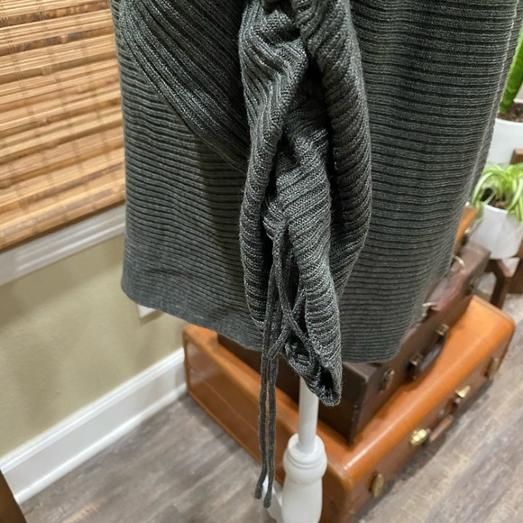 a.n.a. Slate Grey sweater Excellent like new condition! - Picture 4 of 7